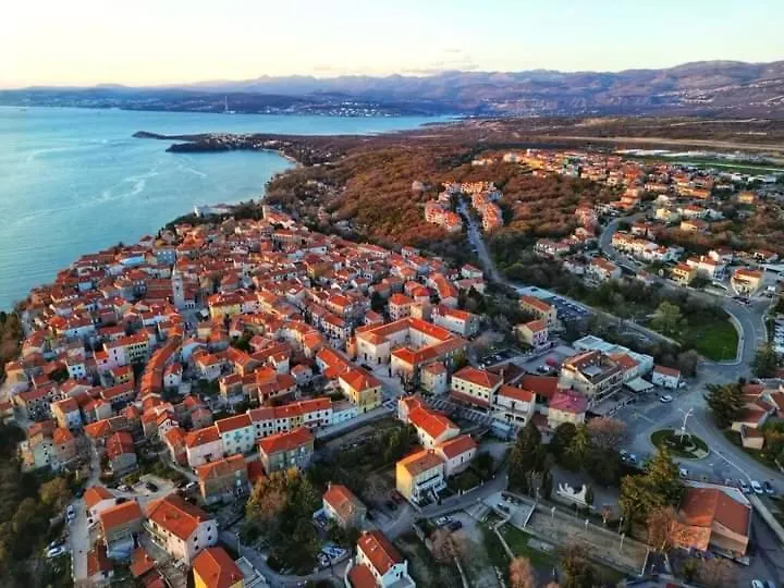 Baby Apartment Omisalj 0*,  Croatia